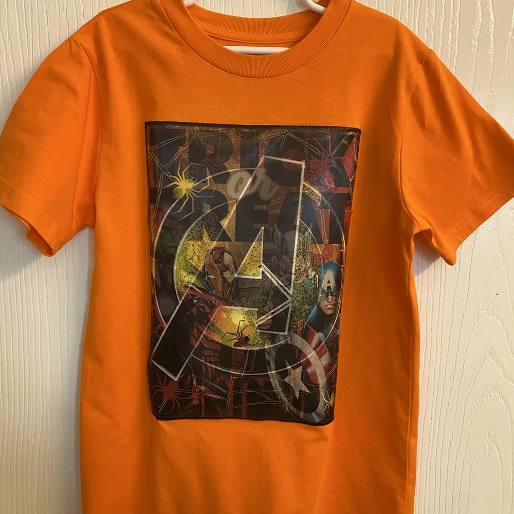 Marvel Avengers T Shirt boys size medium